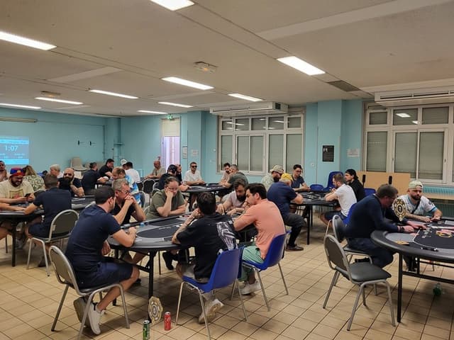 LA TOUR FL envoie des nudes...